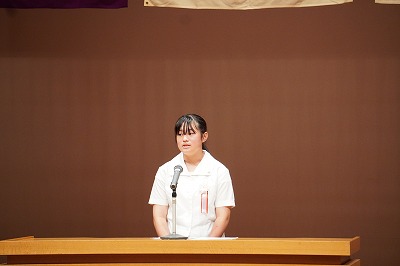 ４