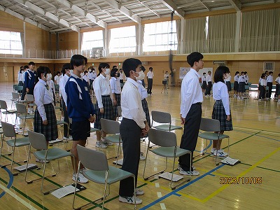 ３