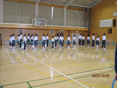 ５