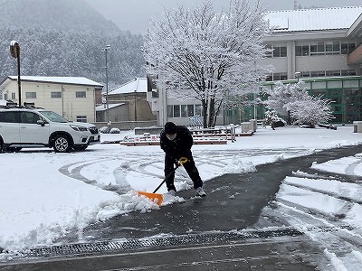 2.5雪かき1