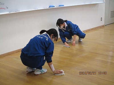 ２