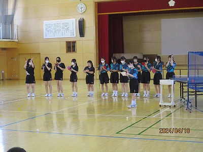 ７