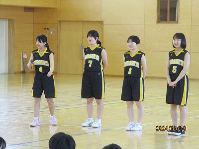 ８