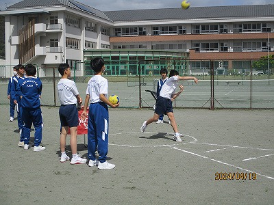 ３－４