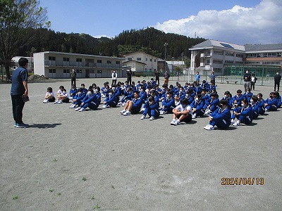 ７