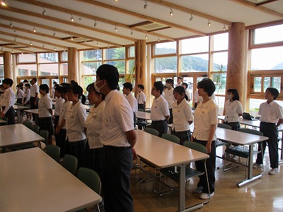 ６