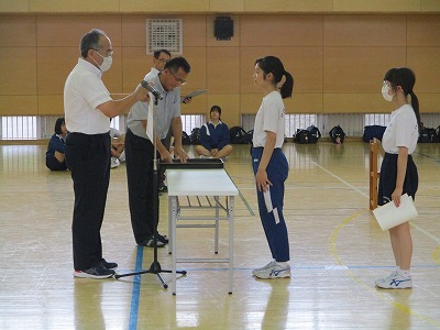 ２