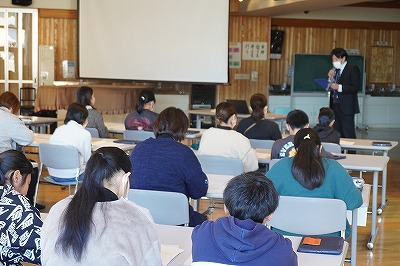 ５