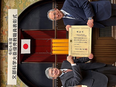 ２
