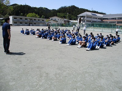 ５