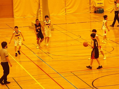３