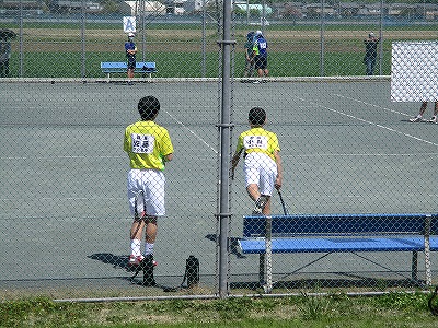 ４
