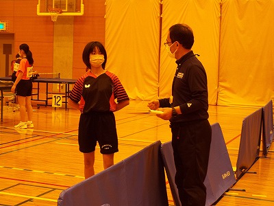 ４