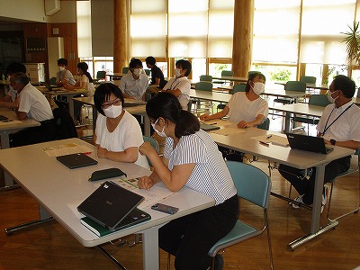 ５