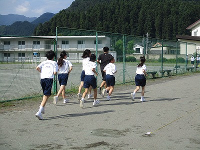 ２