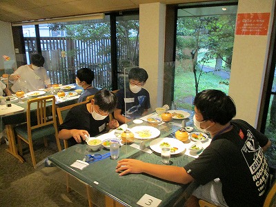 １８夕食