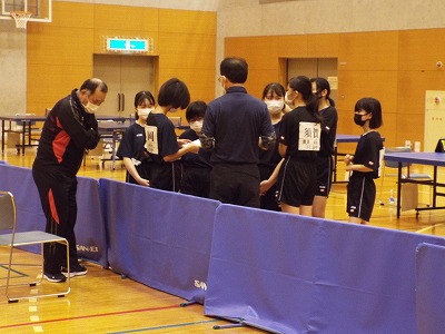 ７