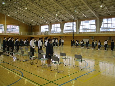 ４