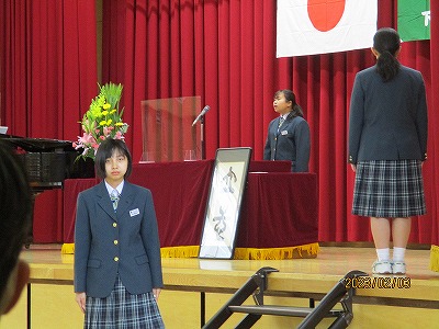 ７