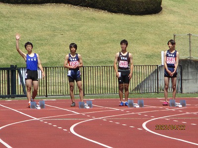 ４