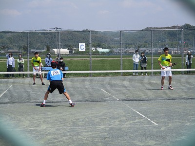３