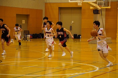 ３