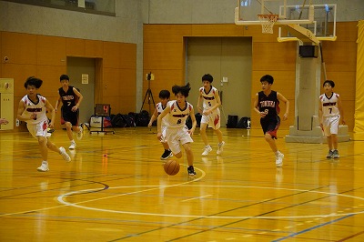 ４