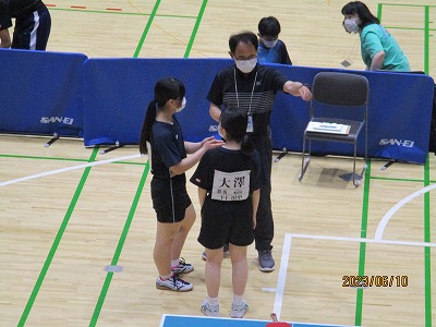 １